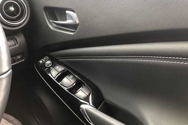 Nissan Juke Hatchback 1.6 Hybrid Tekna 5dr