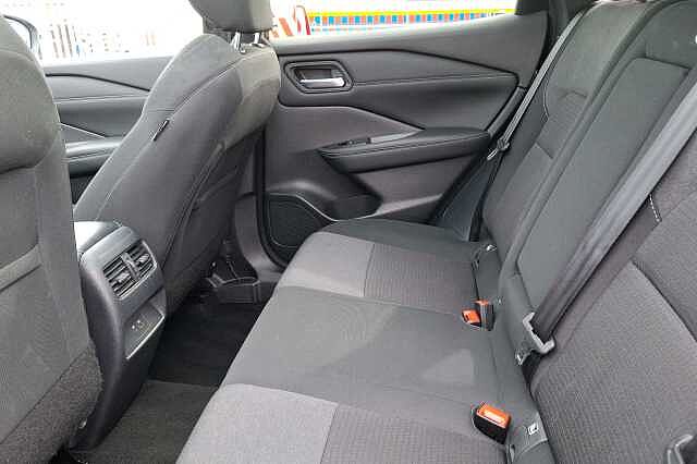 Nissan Qashqai 1.3 DiG-T MH 158 N-Connecta 5d