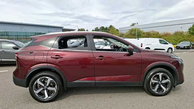 Nissan Qashqai 1.3 DiG-T MH 158 N-Connecta 5d