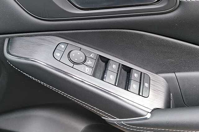 Nissan Qashqai 1.3 DiG-T MH 158 N-Connecta 5d