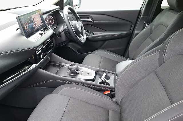 Nissan Qashqai 1.3 DiG-T MH 158 N-Connecta 5d