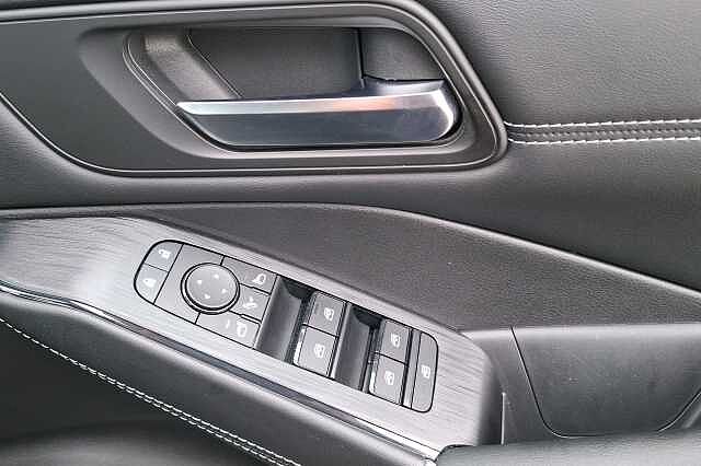 Nissan Qashqai 1.3 DiG-T MH 158 N-Connecta 5d