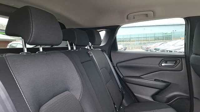 Nissan Qashqai 1.3 DiG-T MH 158 N-Connecta 5d