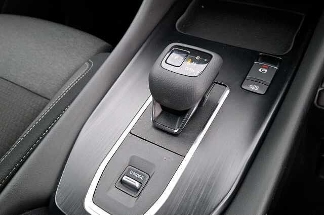 Nissan Qashqai 1.3 DiG-T MH 158 N-Connecta 5d