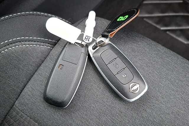 Nissan Qashqai 1.3 DiG-T MH 158 N-Connecta 5d