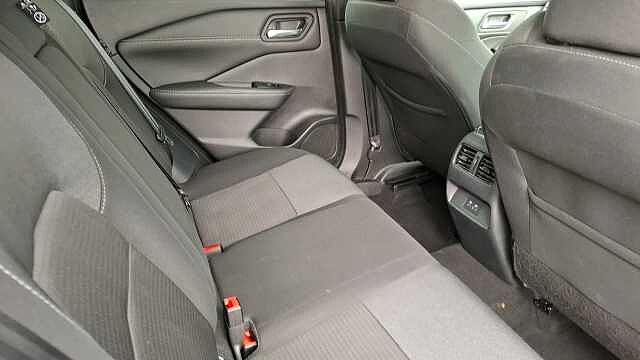 Nissan Qashqai 1.3 DiG-T MH 158 N-Connecta 5d