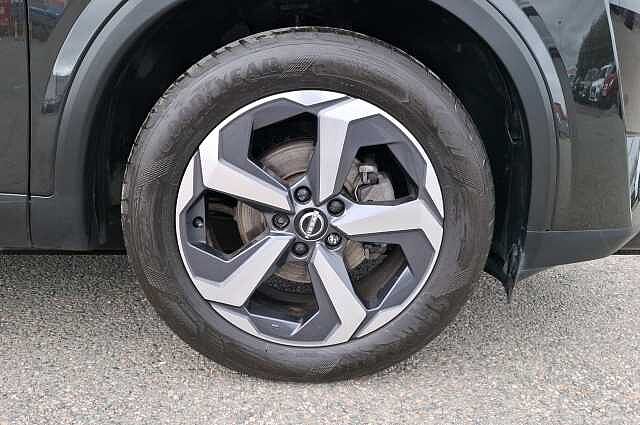 Nissan Qashqai 1.3 DiG-T MH 158 N-Connecta 5d