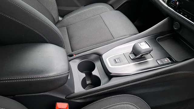 Nissan Qashqai 1.3 DiG-T MH 158 N-Connecta 5d